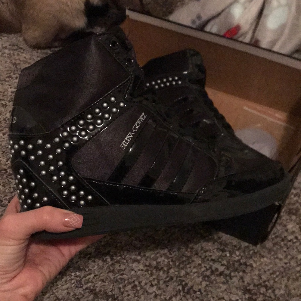 Studded wedge Selena Gomez